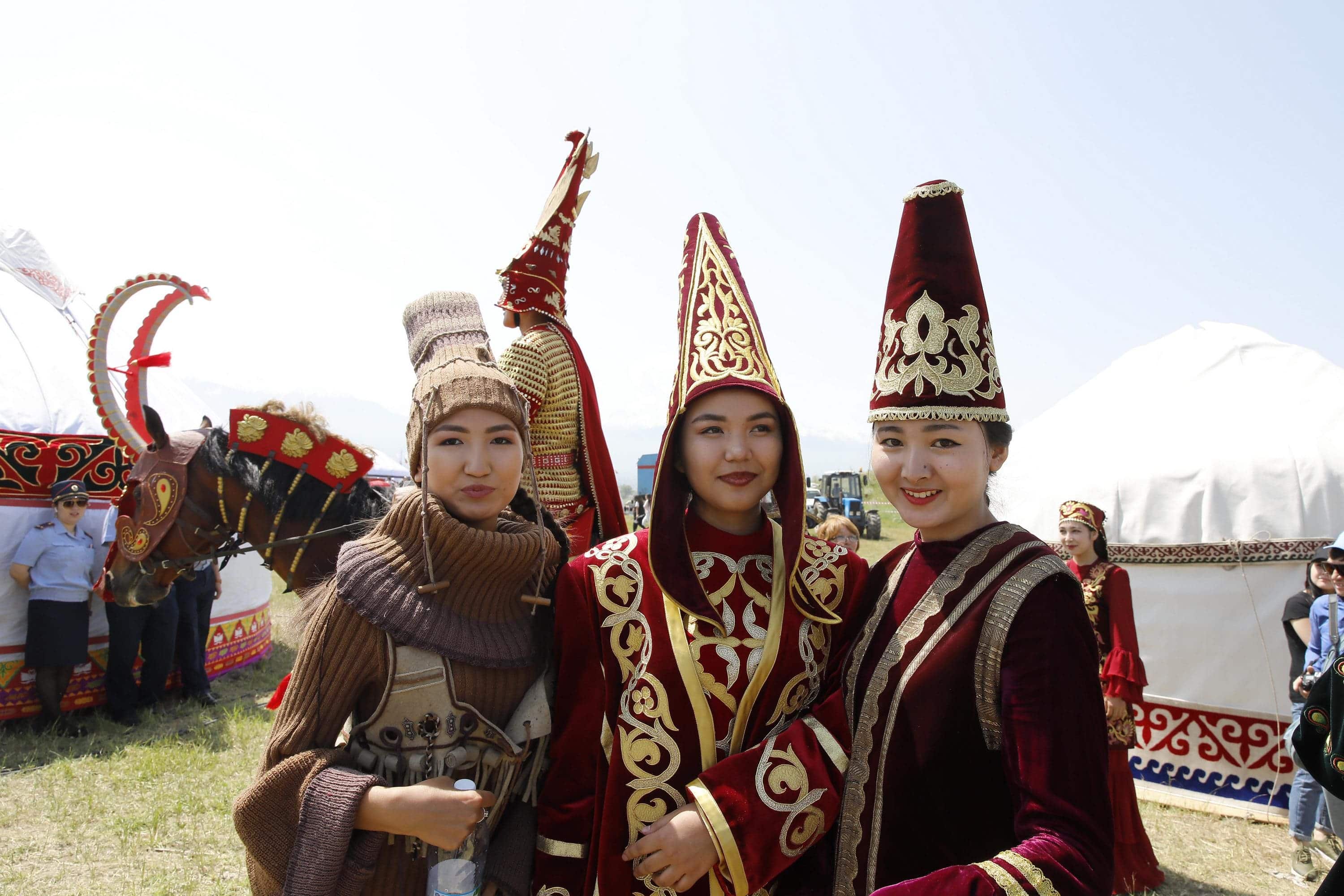 Girls in national costumes. Alexandr Pavskiy